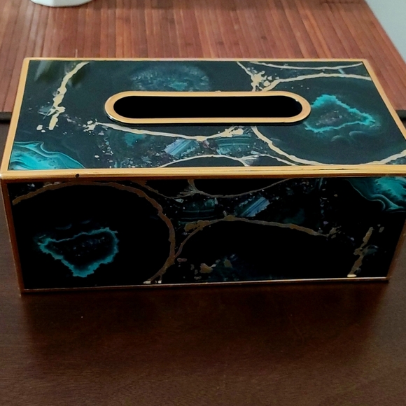 Tissue box holder - Picture 2 of 2